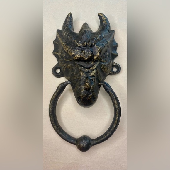 The Head of the Dragon Foundry door Knocker - Picture 2 of 5